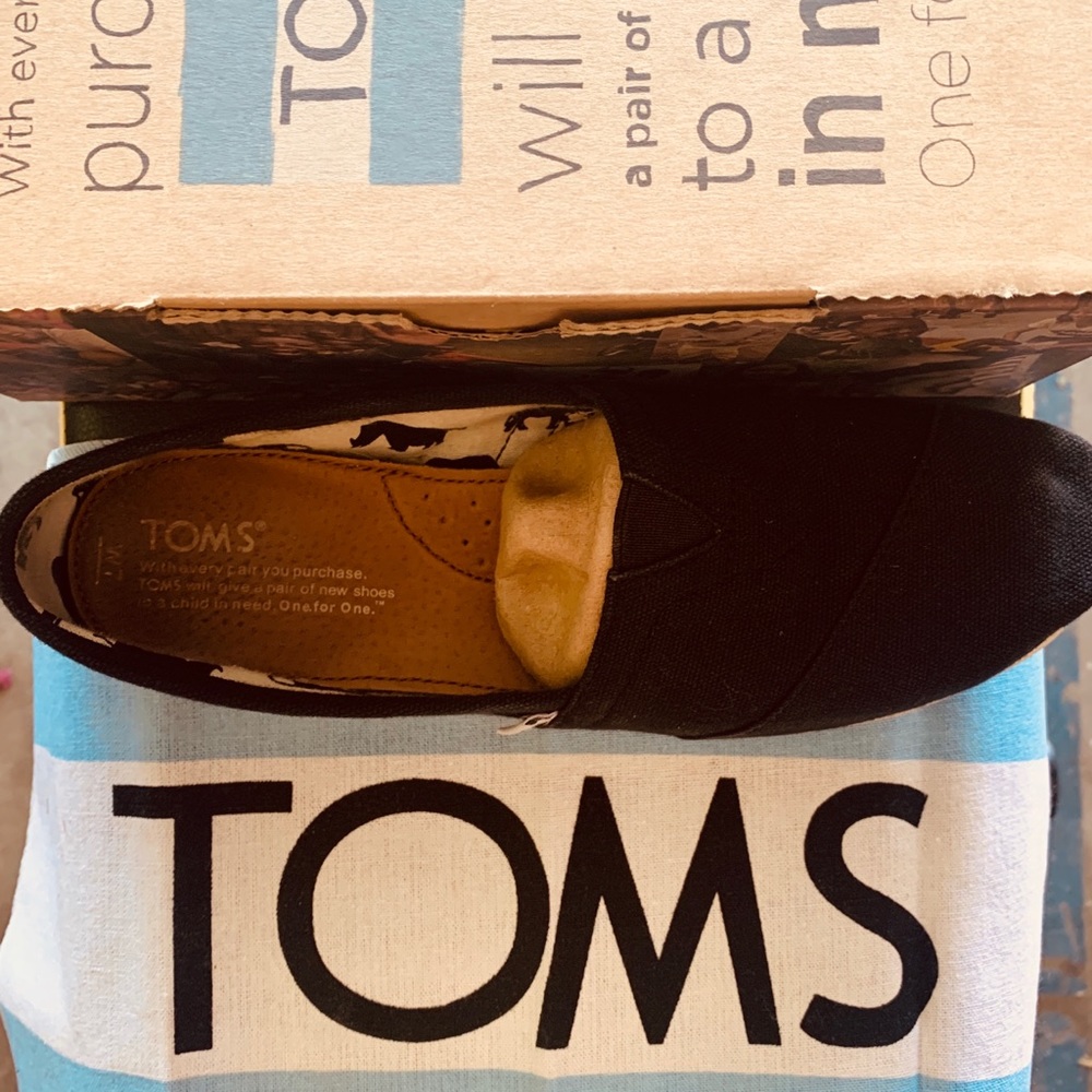 Black Canvas Toms
